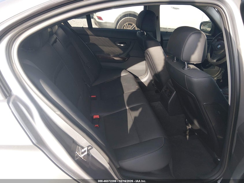 2011 BMW 328I · Фото 8