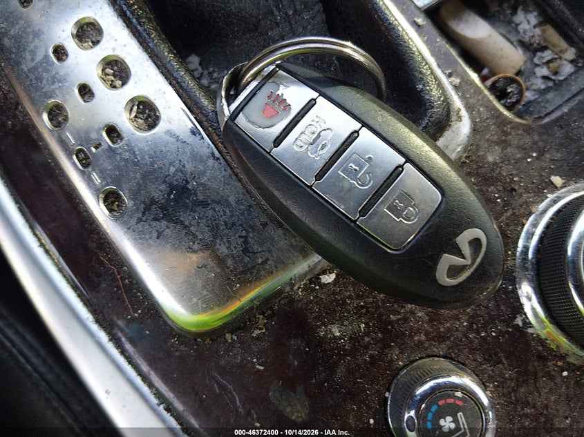 2011 INFINITI M37X · Фото 11