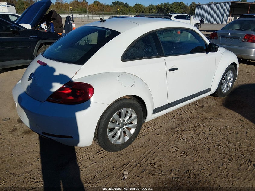 2014 VOLKSWAGEN BEETLE 1.8T ENTRY · Фото 4