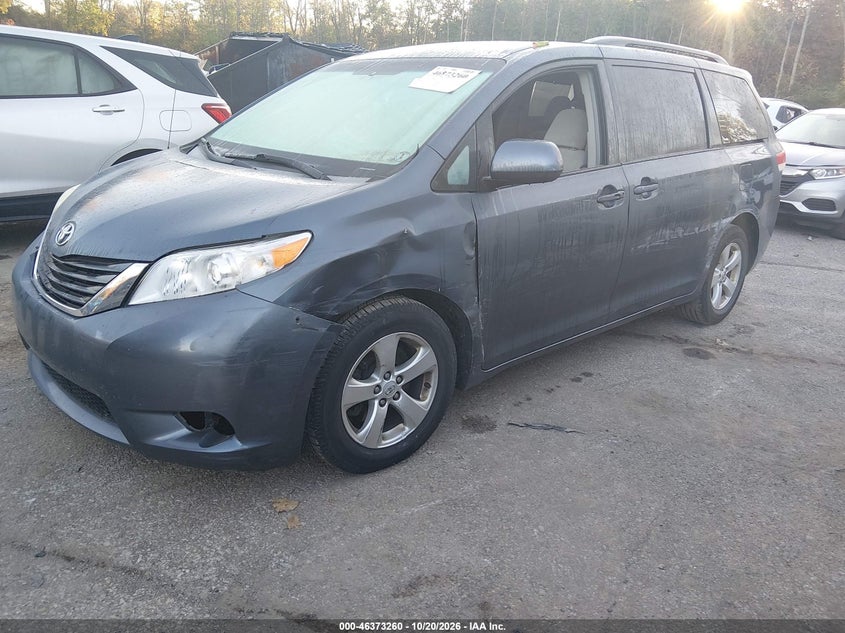 2013 Toyota Sienna Le V6 8 Passenger, Left & Right Side, IAAI, VIN 5TDKK3DC5DS383834 — photo 2