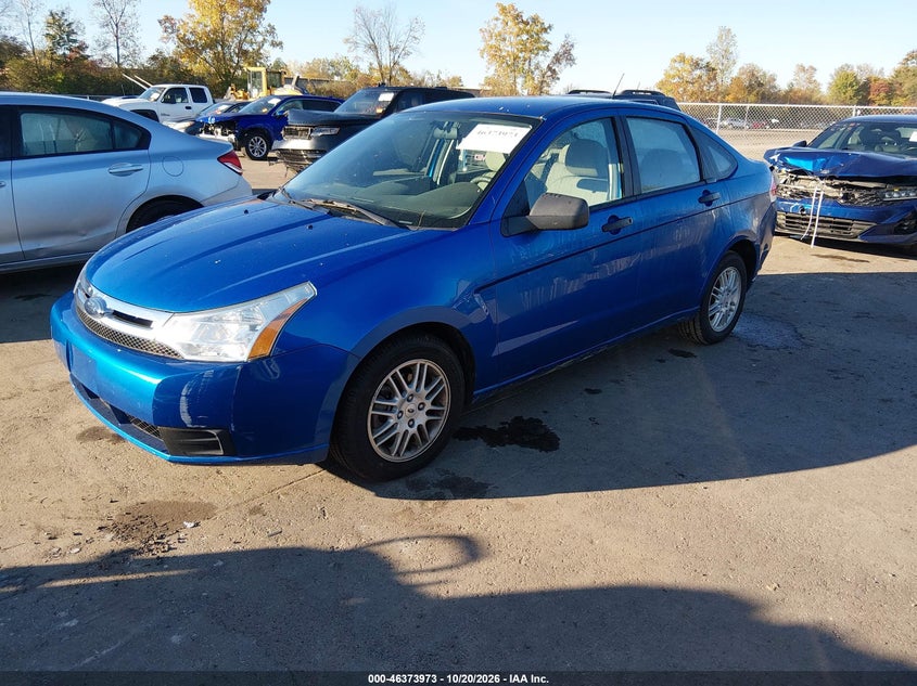 2010 Ford Focus Se, Right Side, IAAI, VIN 1FAHP3FN8AW138618 — photo 2