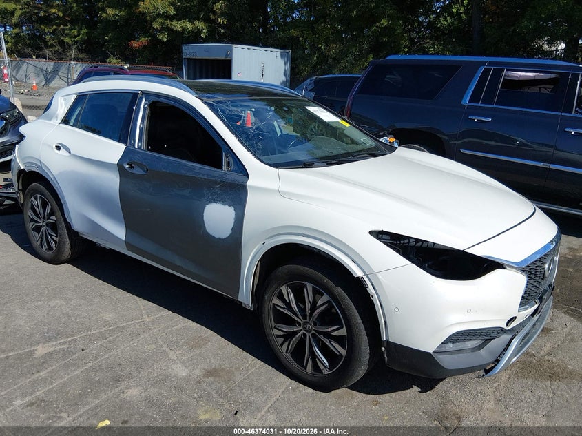 2018 INFINITI QX30 ESSENTIAL