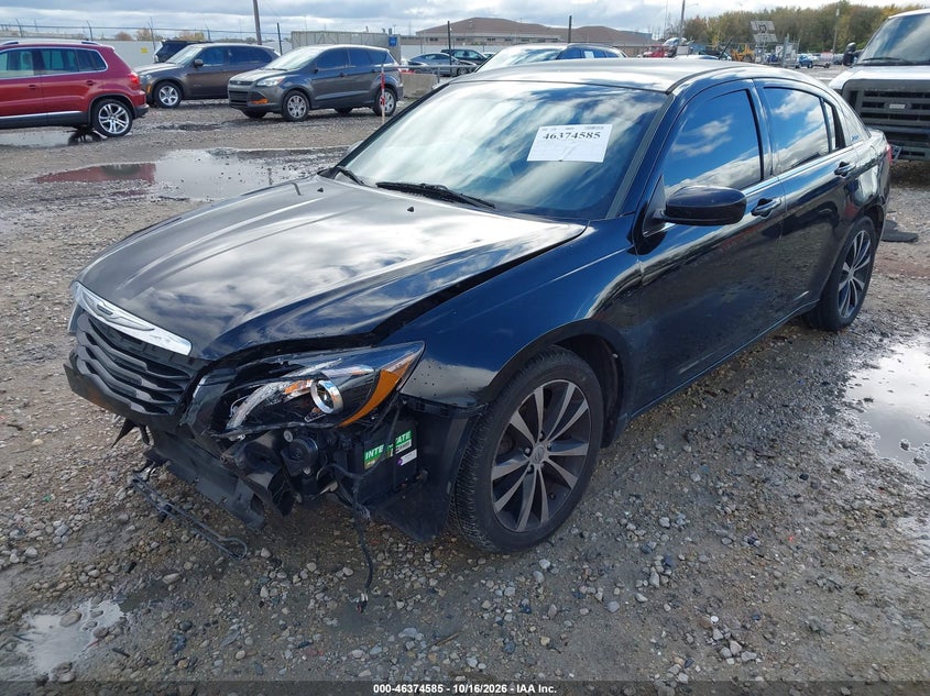 2013 Chrysler 200 Limited, Front End, IAAI, VIN 1C3CCBCG8DN627860 — photo 2