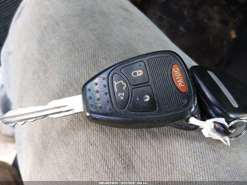 2011 JEEP LIBERTY SPORT · Фото 11