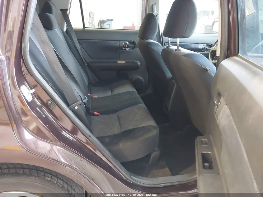 2011 SCION XB · Фото 8