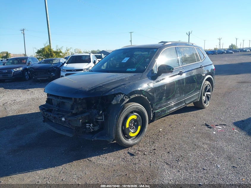2024 Volkswagen Tiguan 2.0T Se R-Line Black, Front & Rear, IAAI, VIN 3VV8B7AX8RM039674 — photo 2