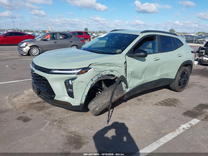 2025 Chevrolet Trax Fwd Activ, Left Side, IAAI, VIN KL77LKEP3SC181598 — photo 2