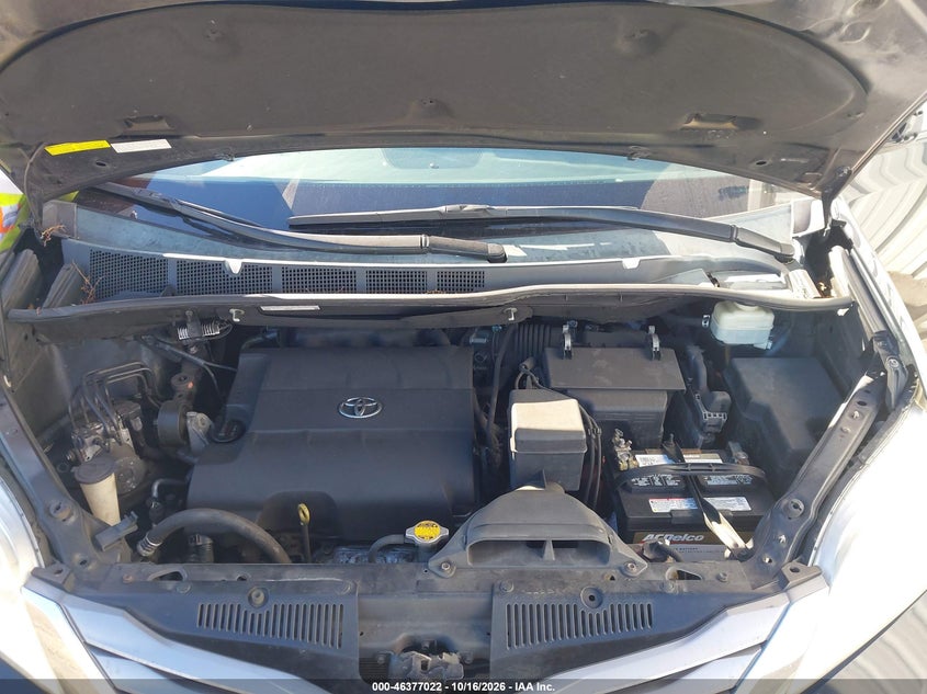TOYOTA SIENNA - zdjęcie 10