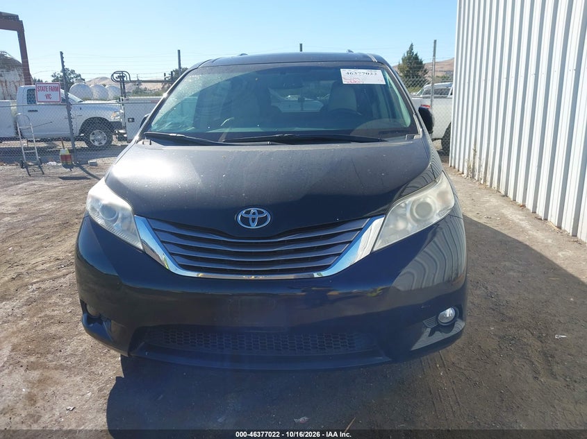 TOYOTA SIENNA - zdjęcie 13
