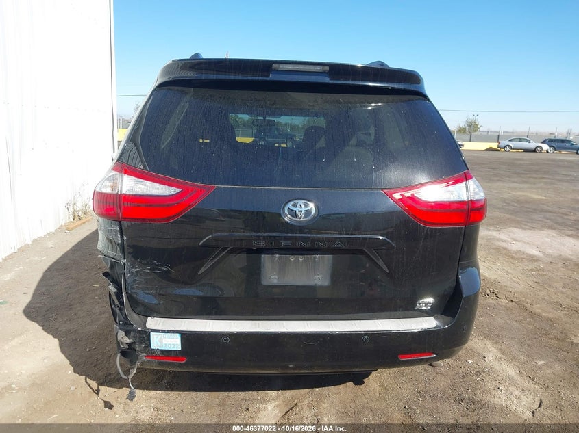 TOYOTA SIENNA - zdjęcie 17