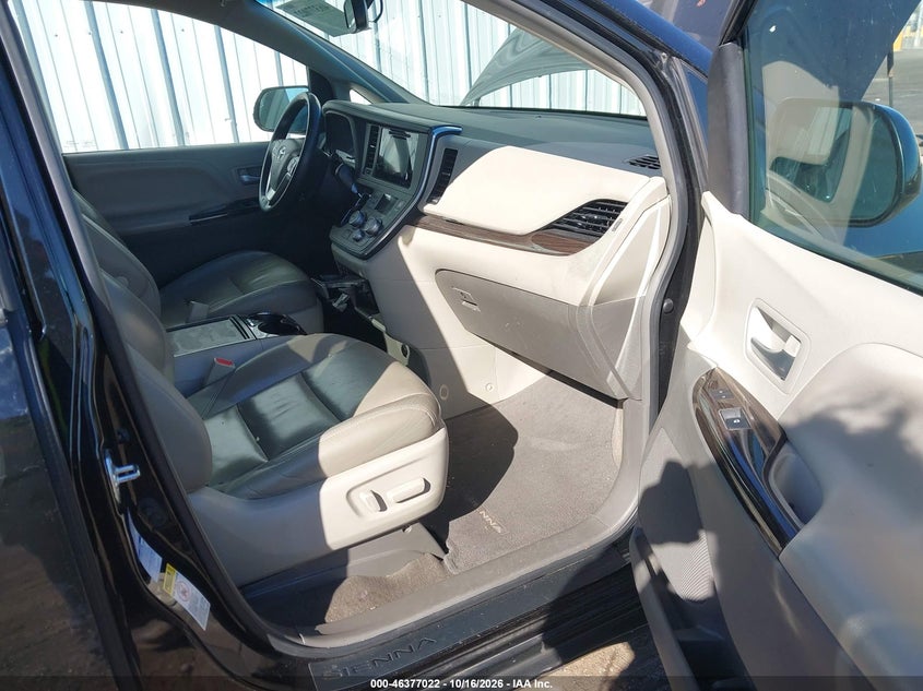 TOYOTA SIENNA - zdjęcie 5