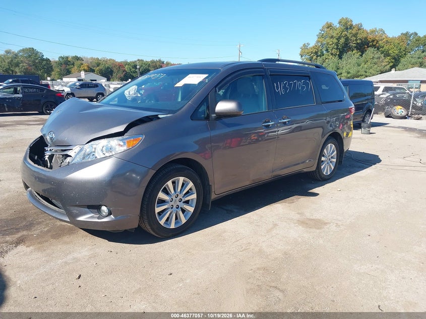 2015 Toyota Sienna Xle 7 Passenger, Right Front, IAAI, VIN 5TDDK3DC3FS102545 — photo 2