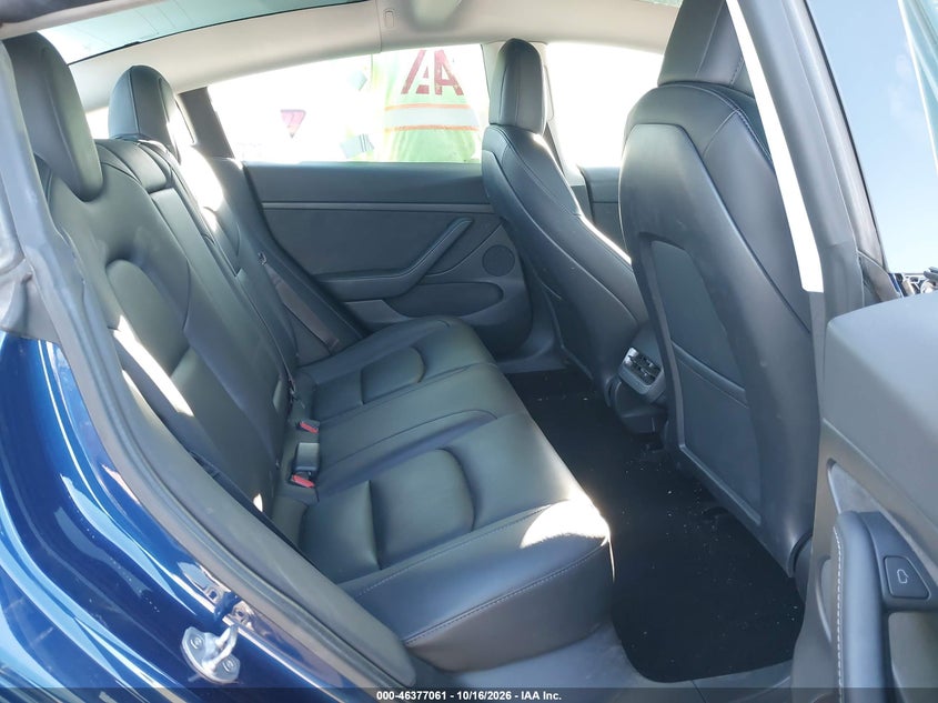 TESLA MODEL 3 - zdjęcie 8