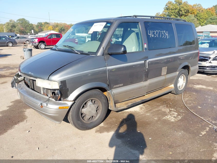 2002 Chevrolet Astro Ls, Left Side, IAAI, VIN 1GNDM19X92B104187 — photo 2