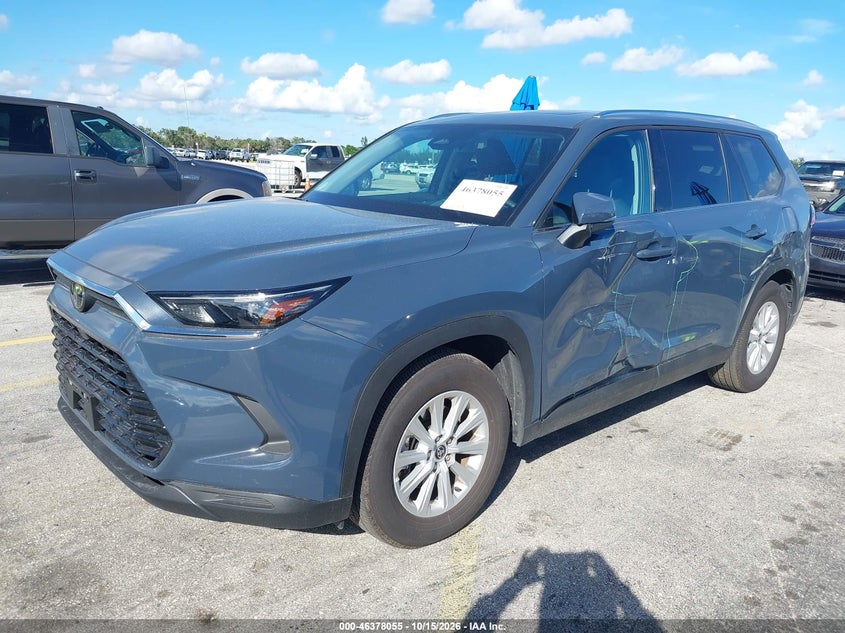 2026 Toyota Grand Highlander Xle, Left Side, IAAI, VIN 5TDAAAA55TS045972 — photo 2