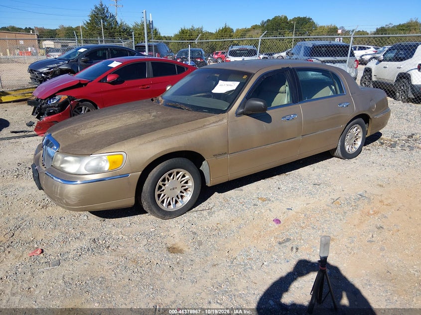 LINCOLN TOWN CAR 1998 VIN 1LNFM82W0WY618004