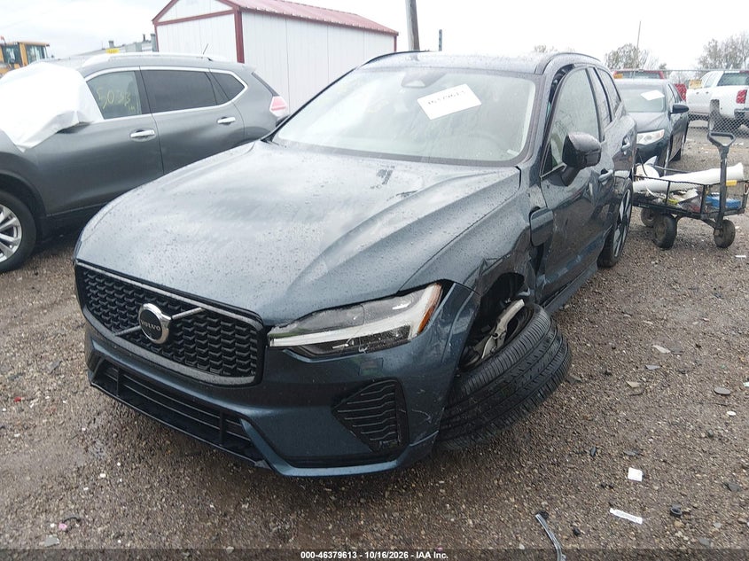 2025 Volvo Xc60 Plug-In Hybrid Plus, T8 Awd Electric/Gasoline, Dark, Левый бок, IAAI, VIN YV4H60RC6S1026840 — фото 2