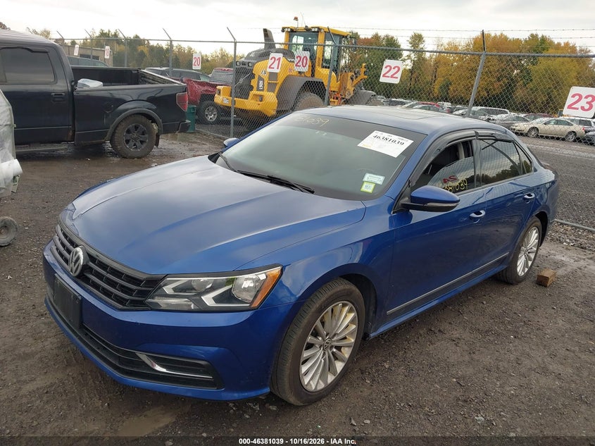 2017 Volkswagen Passat 1.8T Se, Правый бок, IAAI, VIN 1VWBT7A35HC030734 — фото 2
