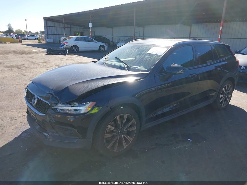 Vin: yv4102wk9n1086464, lot: 46882187, volvo v60 cross country t5 20222