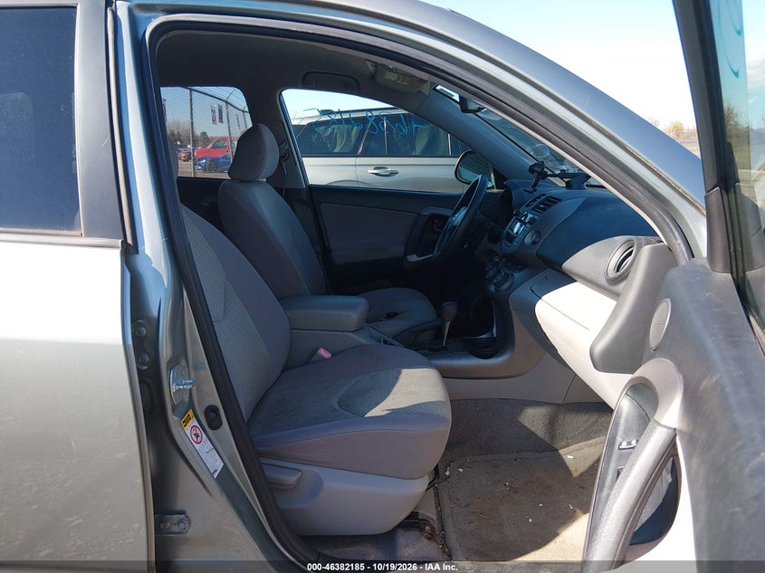 2008 TOYOTA RAV4 · Фото 5