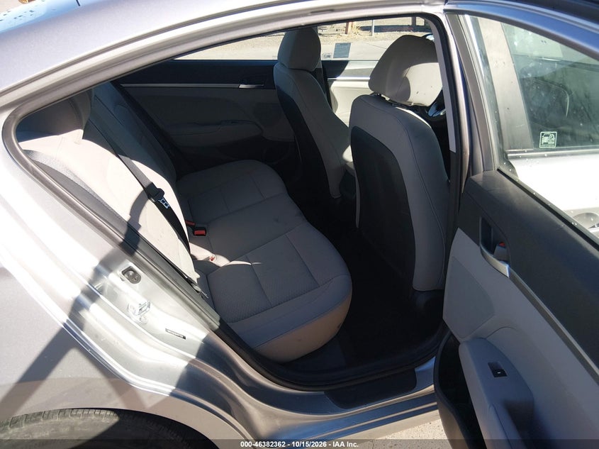 Hyundai Elantra - фото 8
