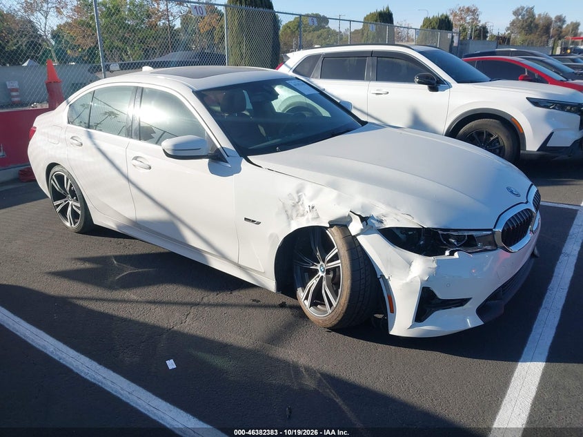 BMW 330E - zdjęcie 1