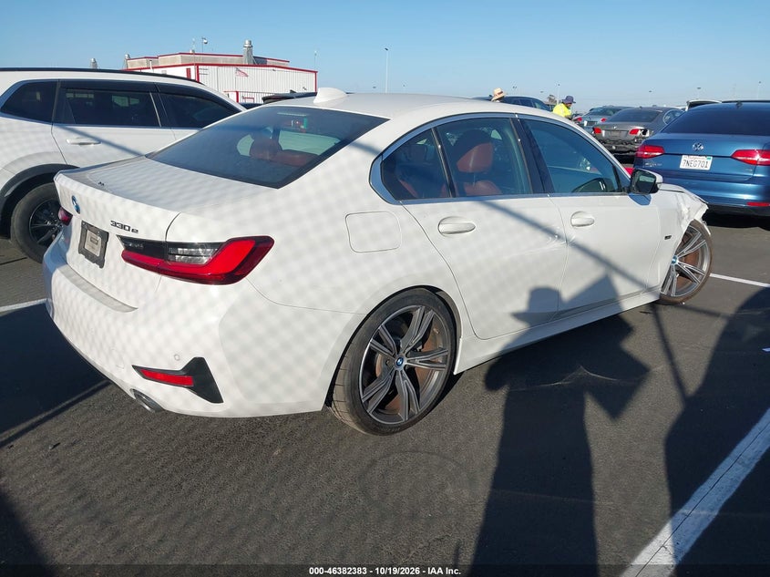 BMW 330E - zdjęcie 4