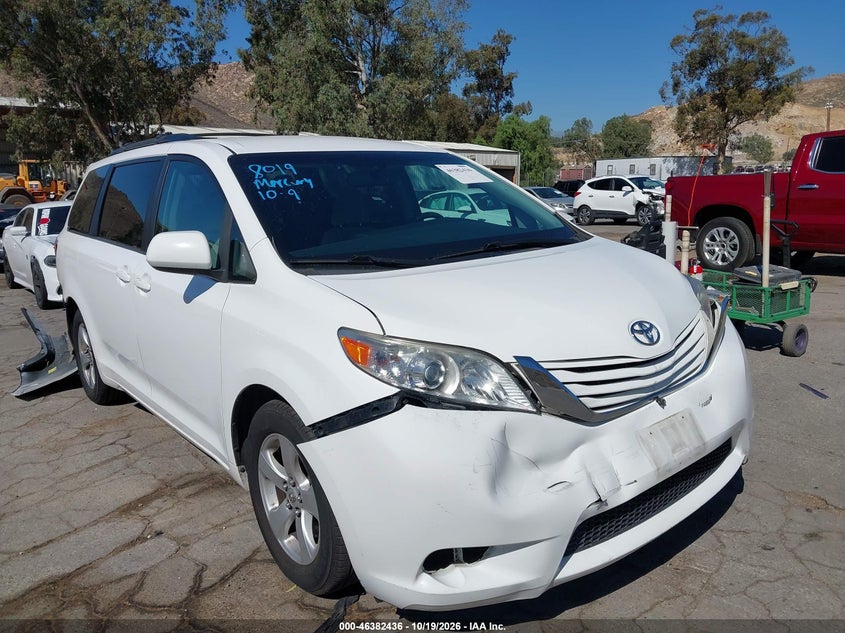 TOYOTA SIENNA - zdjęcie 1