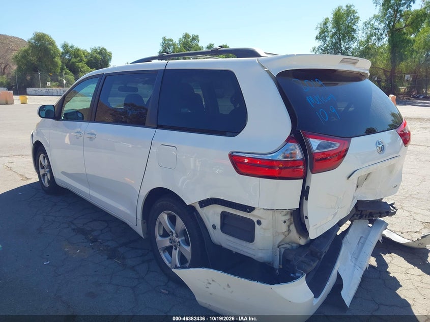 TOYOTA SIENNA - zdjęcie 3