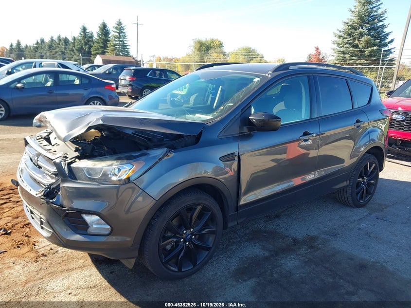 Vin: 1fmcu9gd0kua61564, lot: 46882873, ford escape se 20192