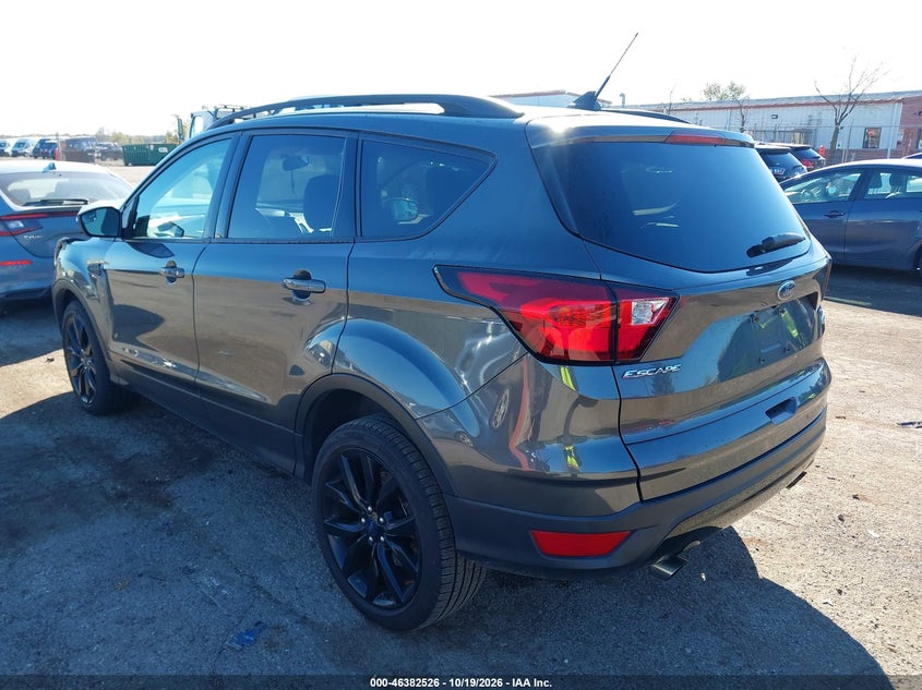 Vin: 1fmcu9gd0kua61564, lot: 46882873, ford escape se 20193