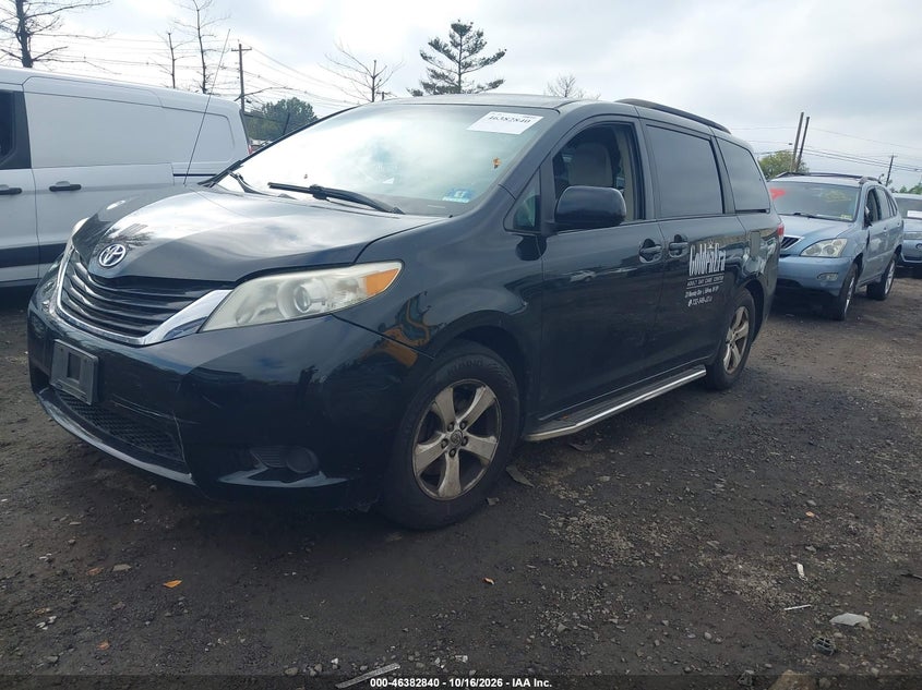 2014 Toyota Sienna Le V6 8 Passenger, Normal Wear & Tear, IAAI, VIN 5TDKK3DC4ES489967 — photo 2