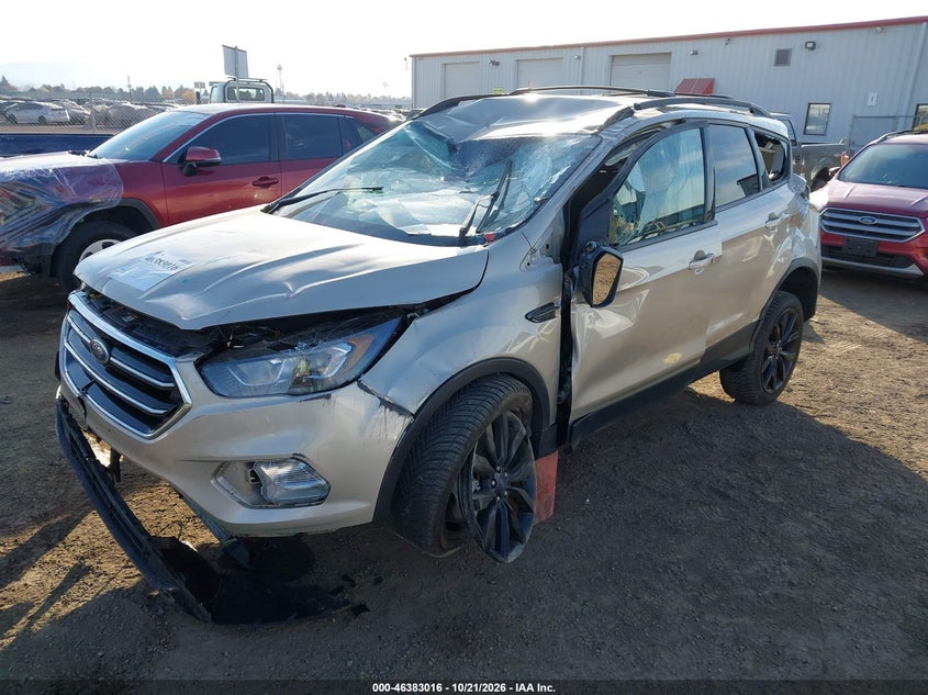 Vin: 1fmcu9j97hua83168, lot: 46883363, ford escape titanium 20172