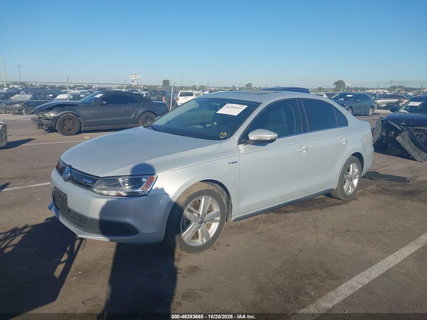 2013 Volkswagen Jetta Hybrid Sel, Vandalized, IAAI, VIN 3VW637AJ9DM222683 — photo 2