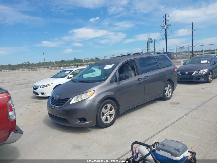 2012 Toyota Sienna Le V6 8 Passenger, Обычный износ, IAAI, VIN 5TDKK3DC5CS257665 — фото 2