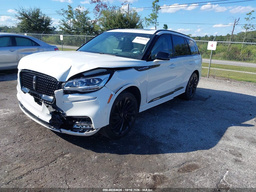 2022 Lincoln Aviator Reserve, Left Front, IAAI, VIN 5LM5J7WC3NGL14441 — photo 2