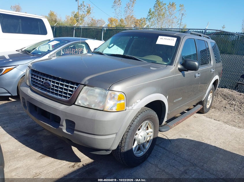 2002 Ford Explorer Xls, Normal Wear & Tear, IAAI, VIN 1FMZU72E82Z722972 — photo 2