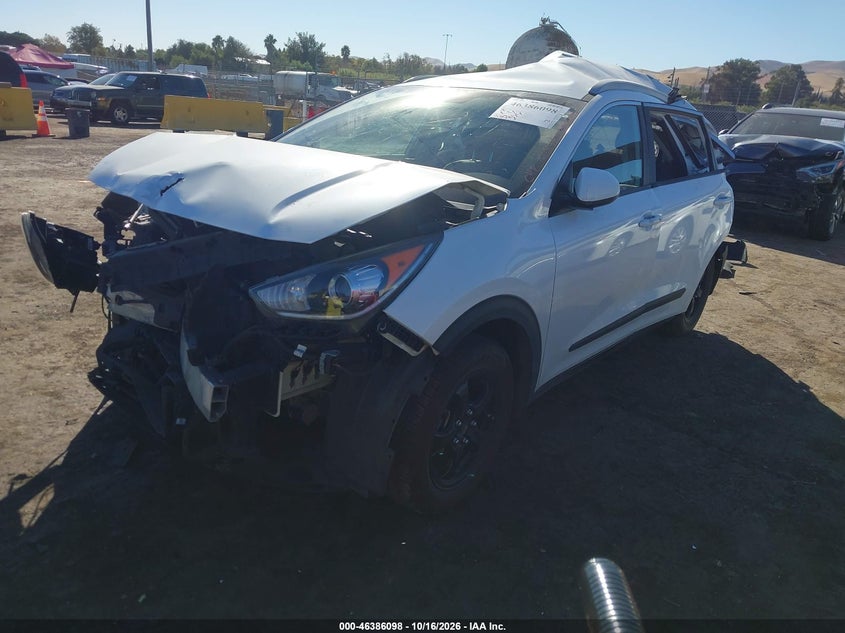 2017 Kia Niro Lx, Front & Rear, IAAI, VIN KNDCB3LC0H5069607 — photo 2