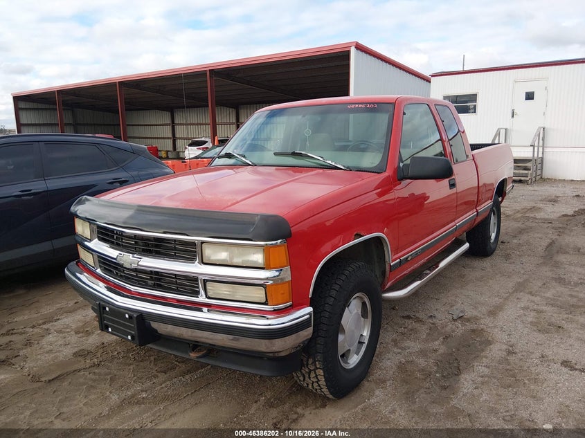 1997 Chevrolet K1500 Fleetside, Normal Wear & Tear, IAAI, VIN 2GCEK19R5V1120783 — photo 2