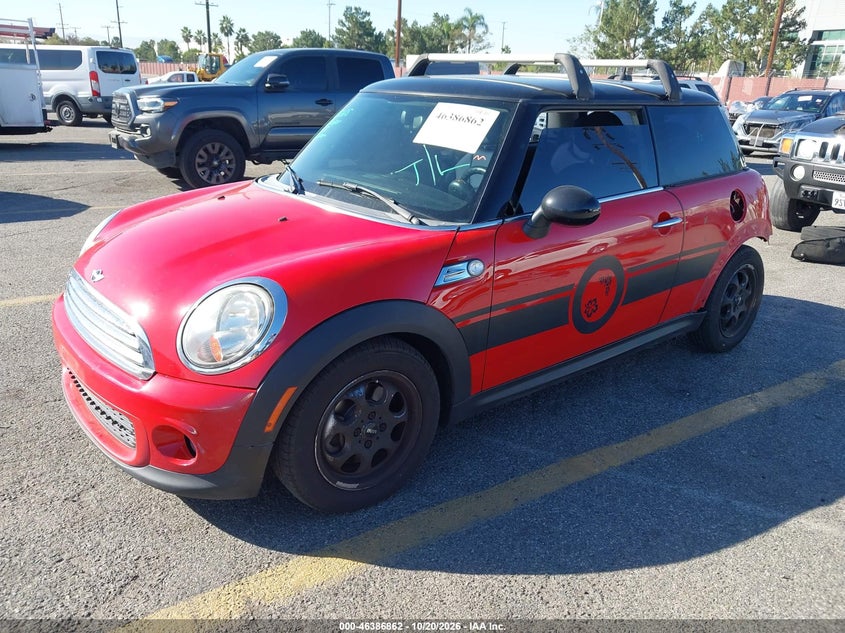 2013 Mini Hardtop Cooper, Удар сзади, IAAI, VIN WMWSU3C56DT679103 — фото 2