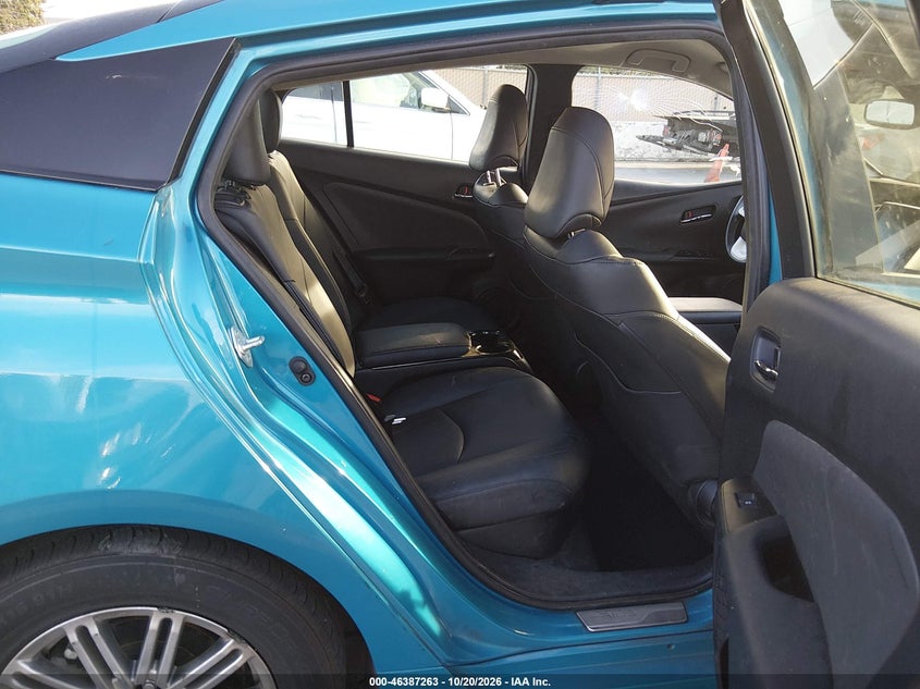 TOYOTA PRIUS PRIME - zdjęcie 8