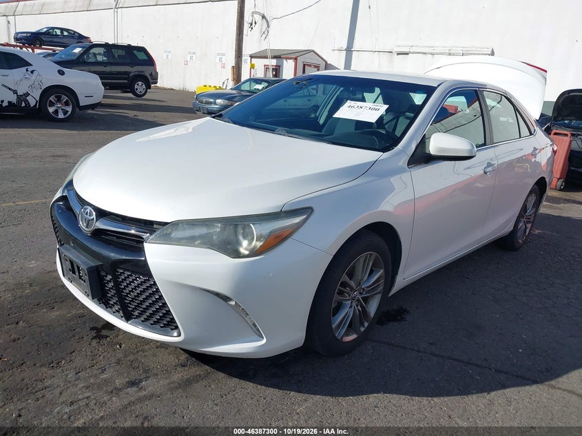 2015 Toyota Camry Se, Rear, IAAI, VIN 4T1BF1FK5FU110738 — photo 2