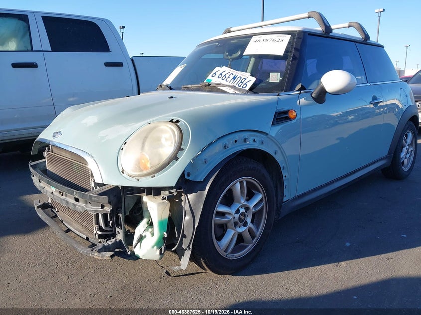 2013 Mini Hardtop Cooper, Right Front, IAAI, VIN WMWSU3C59DT685056 — photo 2