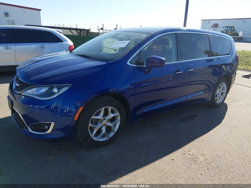 2019 Chrysler Pacifica Touring Plus, Front End, IAAI, VIN 2C4RC1FG2KR527538 — photo 2