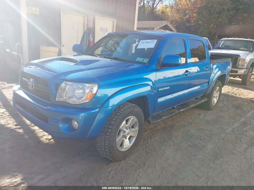 2011 TOYOTA TACOMA BASE V6 · Фото 2