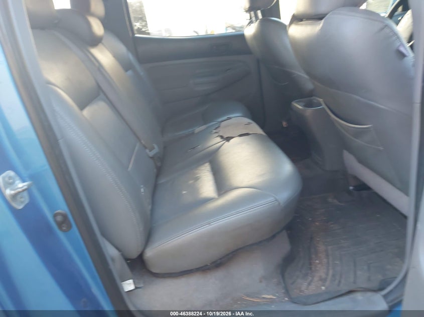 2011 TOYOTA TACOMA BASE V6 · Фото 8