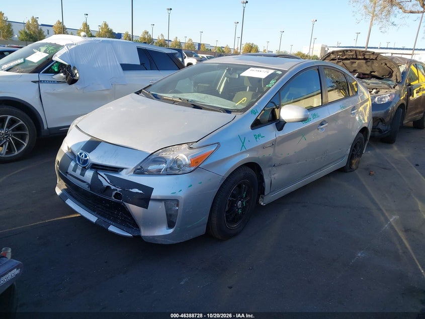2015 Toyota Prius Two, Left Front, IAAI, VIN JTDKN3DU4F0466838 — photo 2