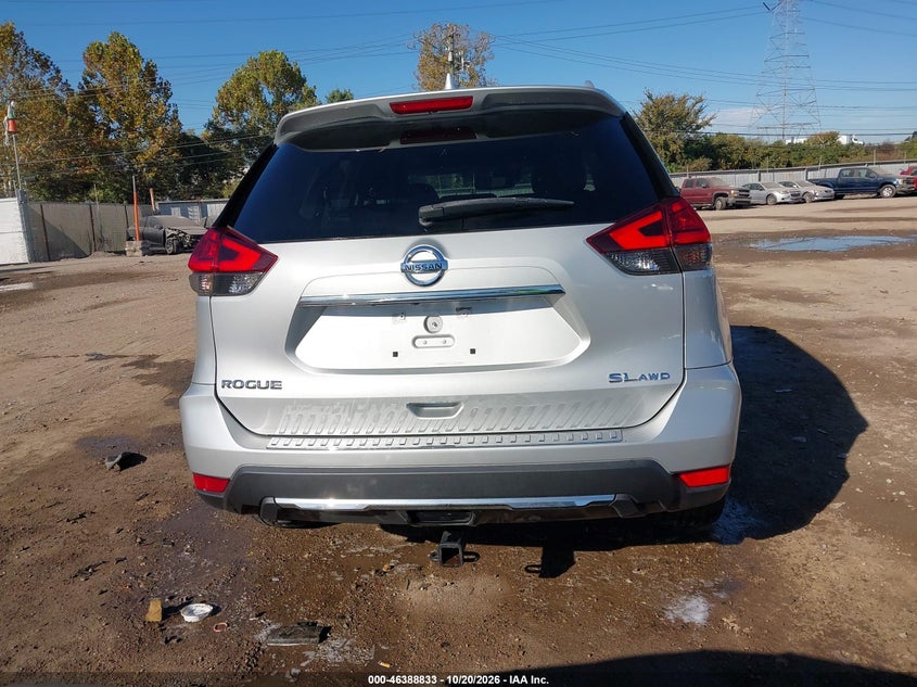 2017 NISSAN ROGUE SL · Photo 16