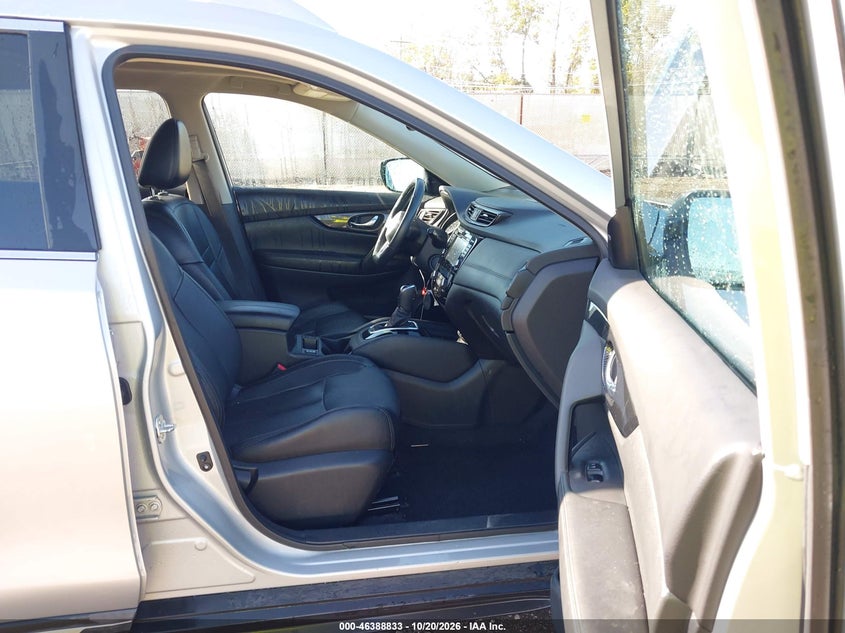 2017 NISSAN ROGUE SL · Photo 5