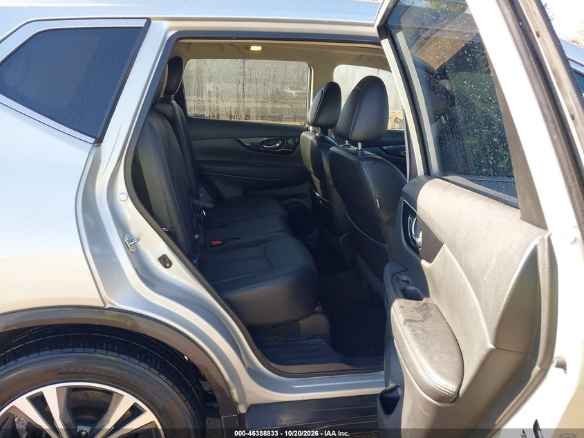 2017 NISSAN ROGUE SL · Photo 8